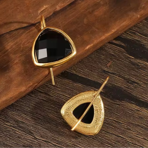 Vintage Black Onyx Gold Earrings - Picture 4 of 7